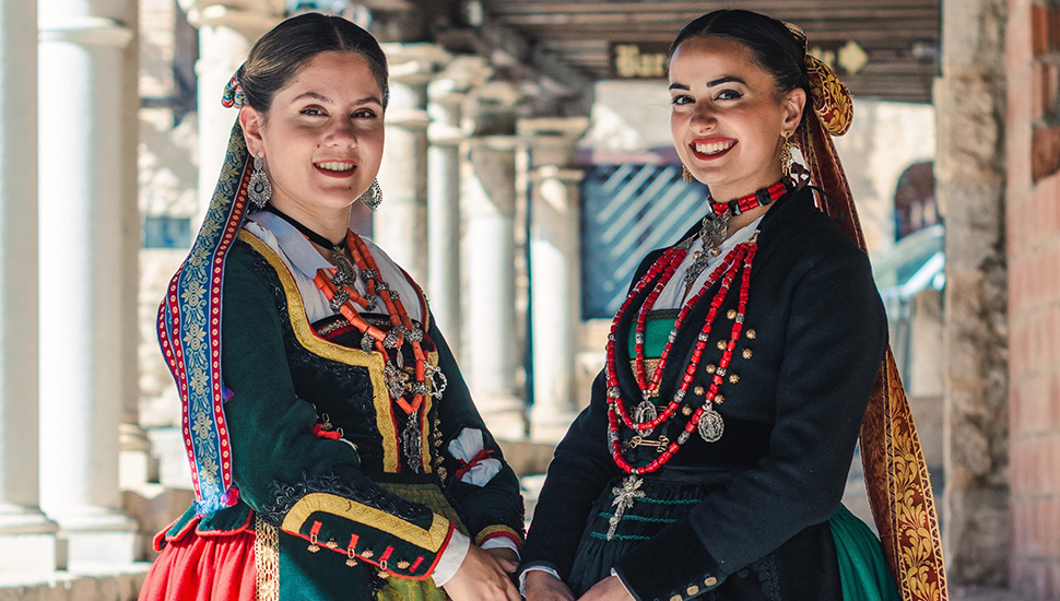 Tradición en un clic: Dos jóvenes revitalizan el folclore de Burgos